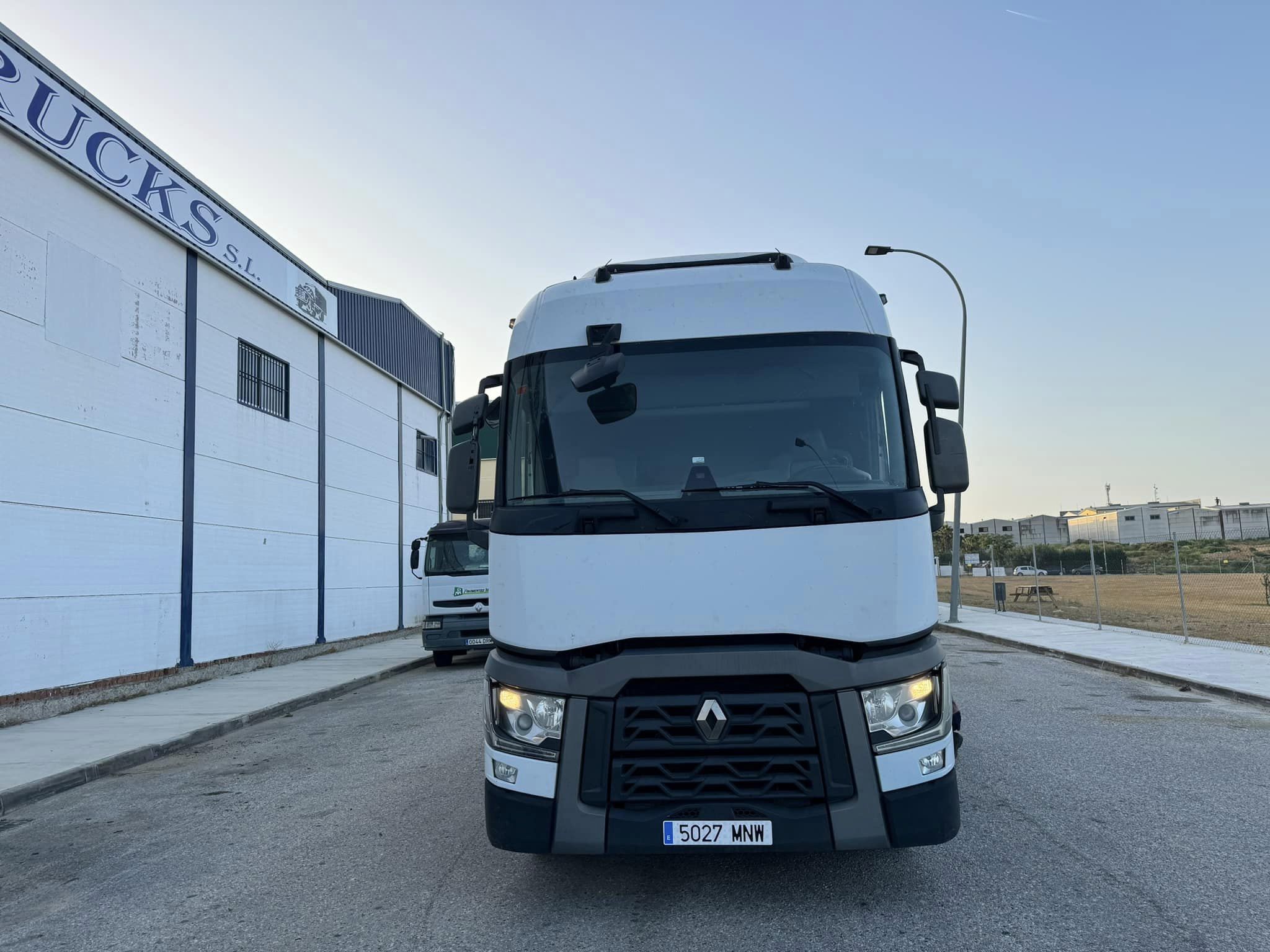 01 Renault T.460.18 19-04-2024